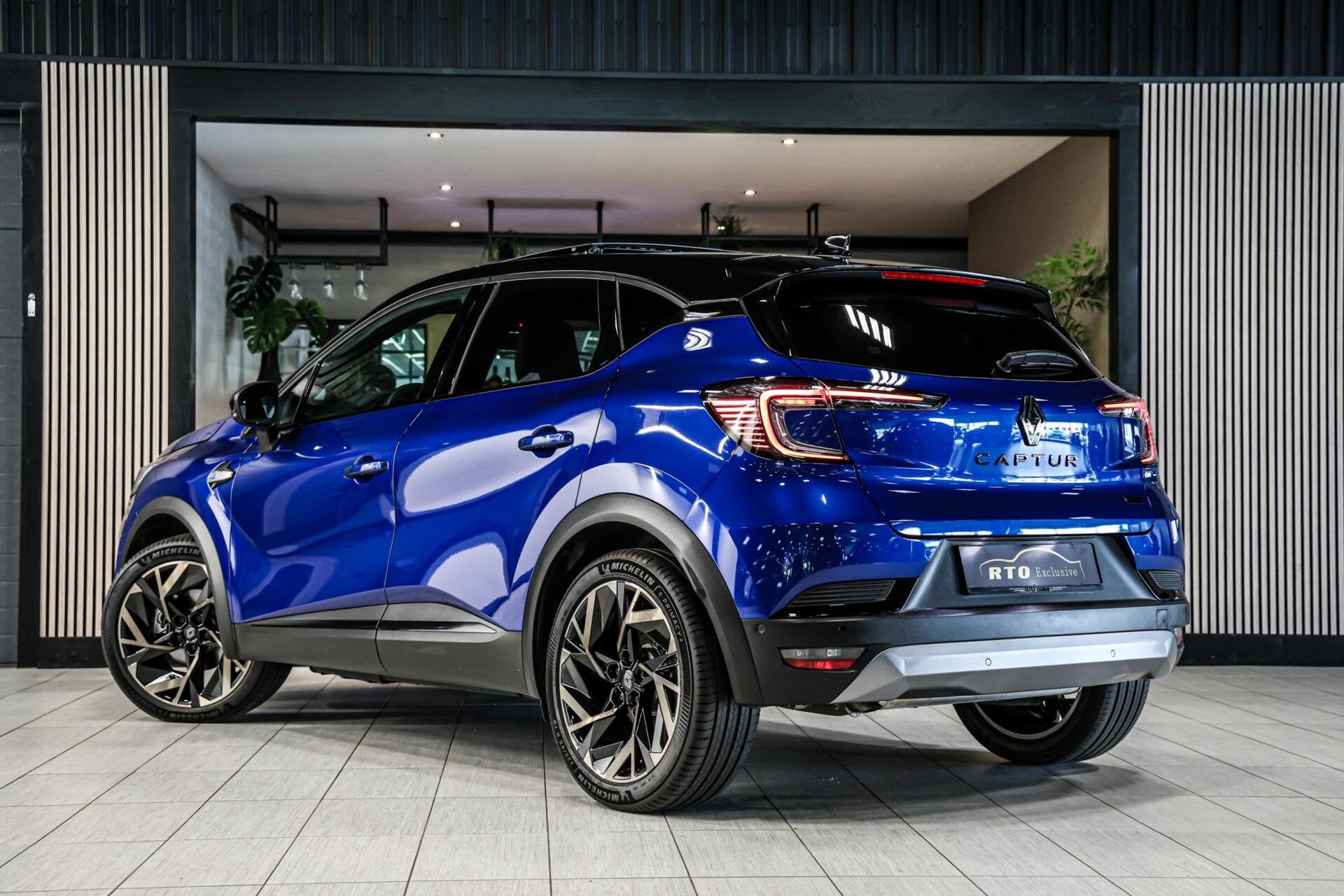 Renault Captur 1.6 E-Tech full hybrid 145 esprit Alpine PANO, 1345 kg, Gebruikt, Blauw, Leder en Stof