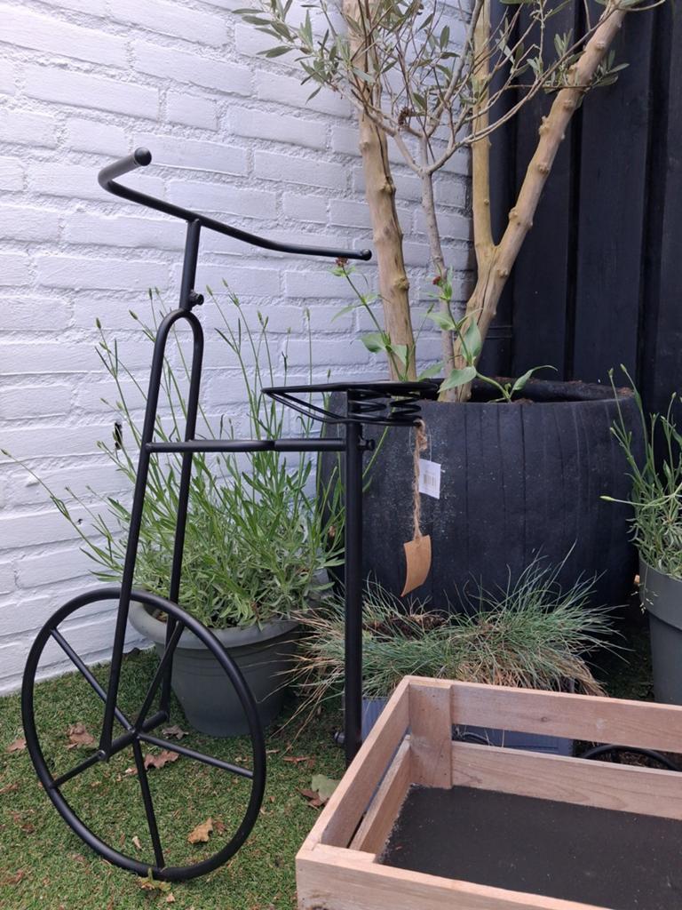 Driewieler metaal met bloemenbak, Ophalen, Metaal