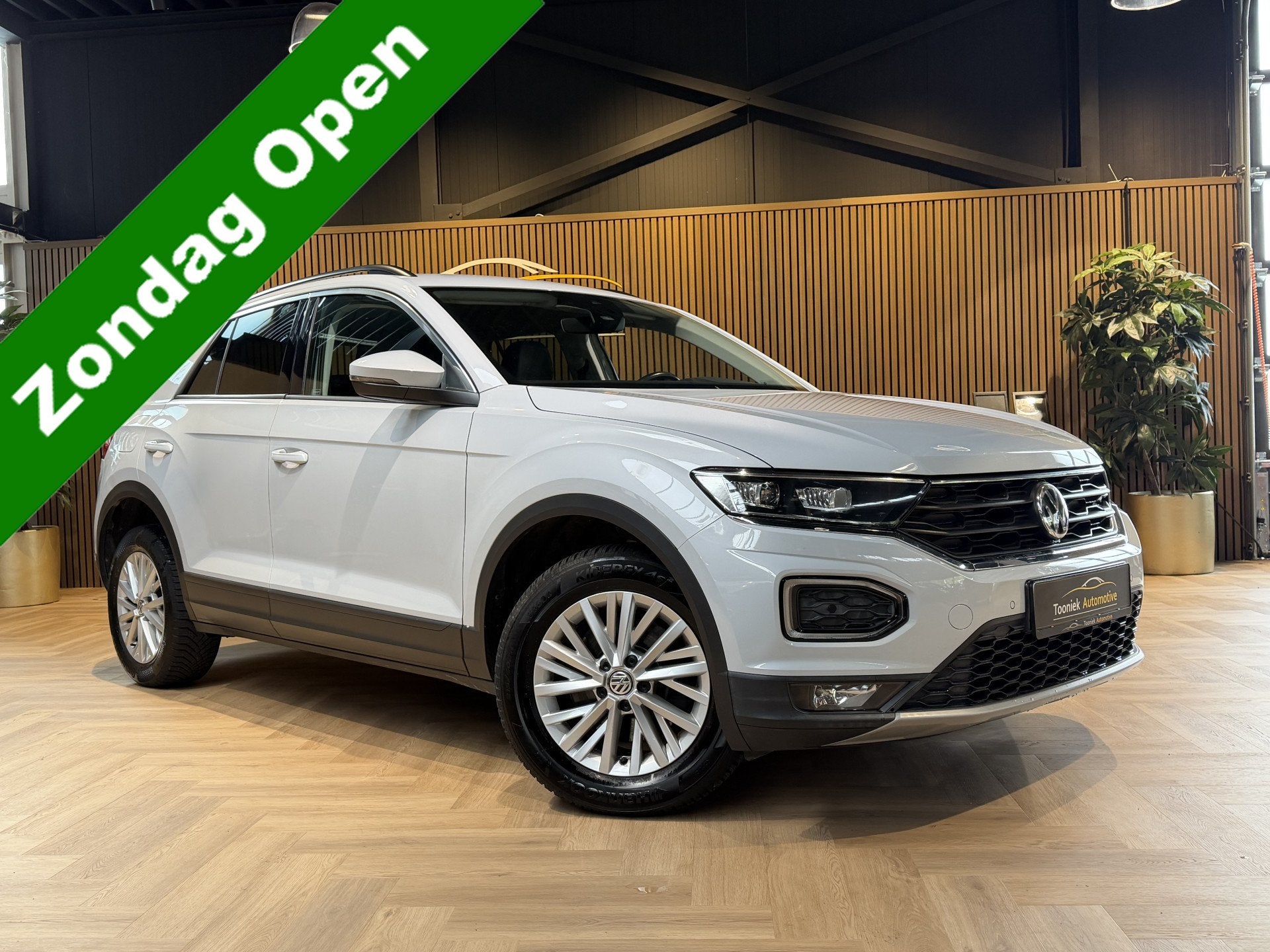 Volkswagen T-Roc 1.0 TSI Style NAVIGATIE | SUPER MOOIE AUTO, Auto's, Voorwielaandrijving, Dealer onderhouden, Stof, Gebruikt