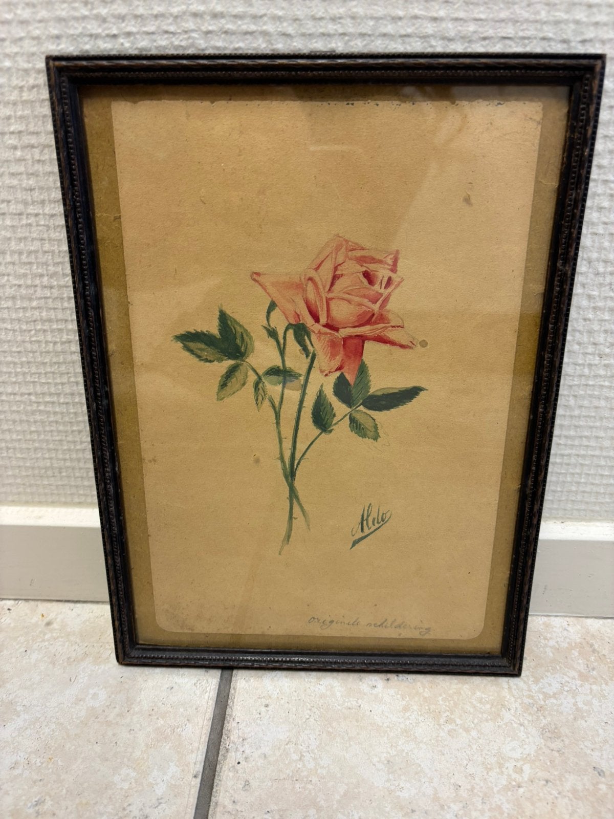 Vintage schilderijtje met roos gesigneerd Hilo, Antiek en Kunst, Bloemen, Aquarel, Papier, Vintage
