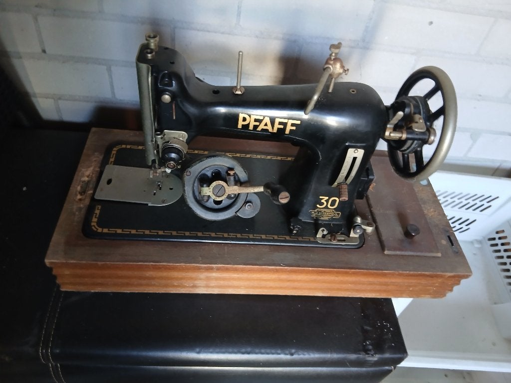 PFAFF 30 Naaimachine, Ophalen, Gebruikt, Naaimachine, Pfaff