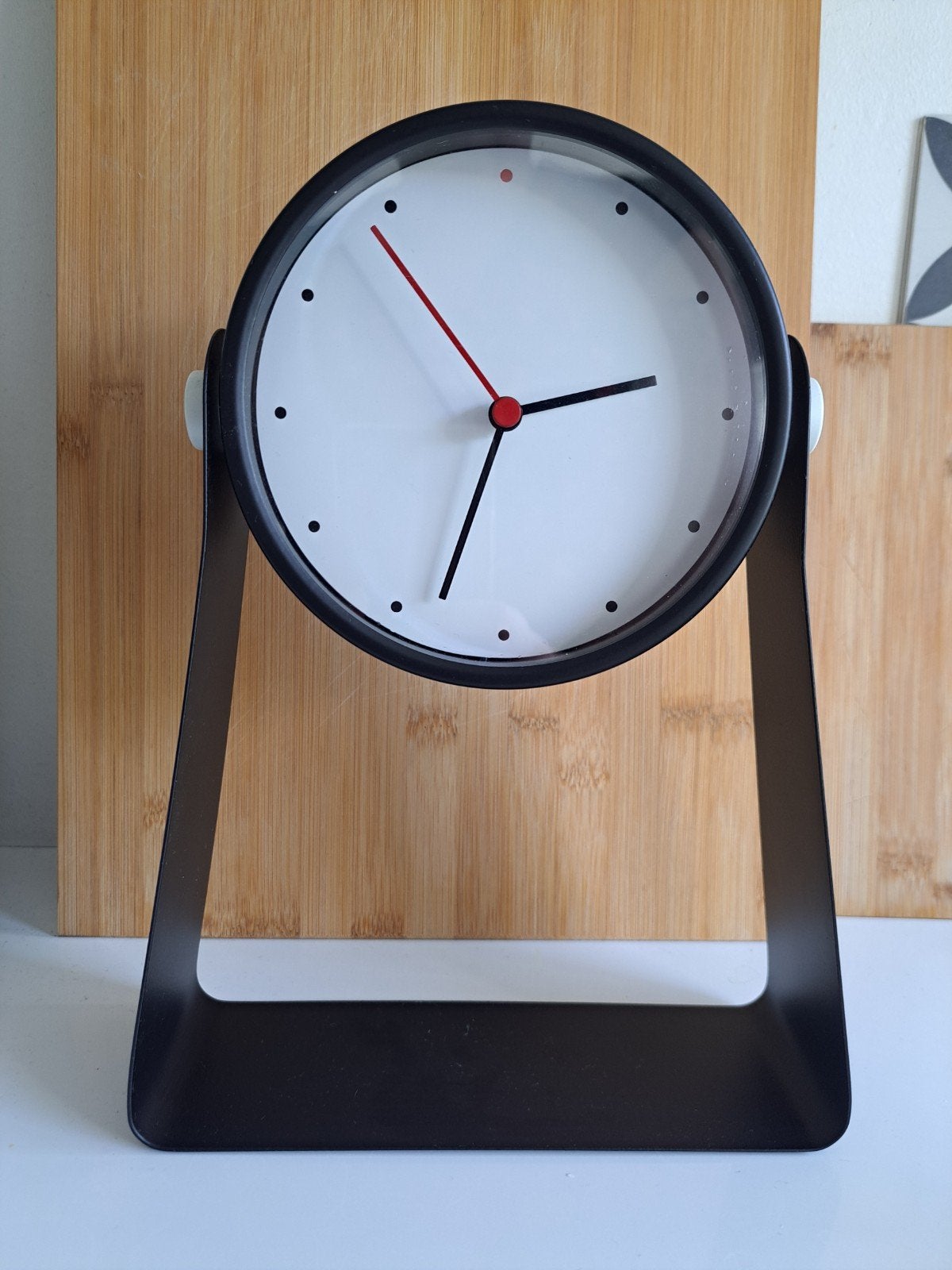 IKEA GNISSLA Tafelklok - Zwart/Wit, Modern Design, Ophalen, Gebruikt, IKEA, Tafelklok