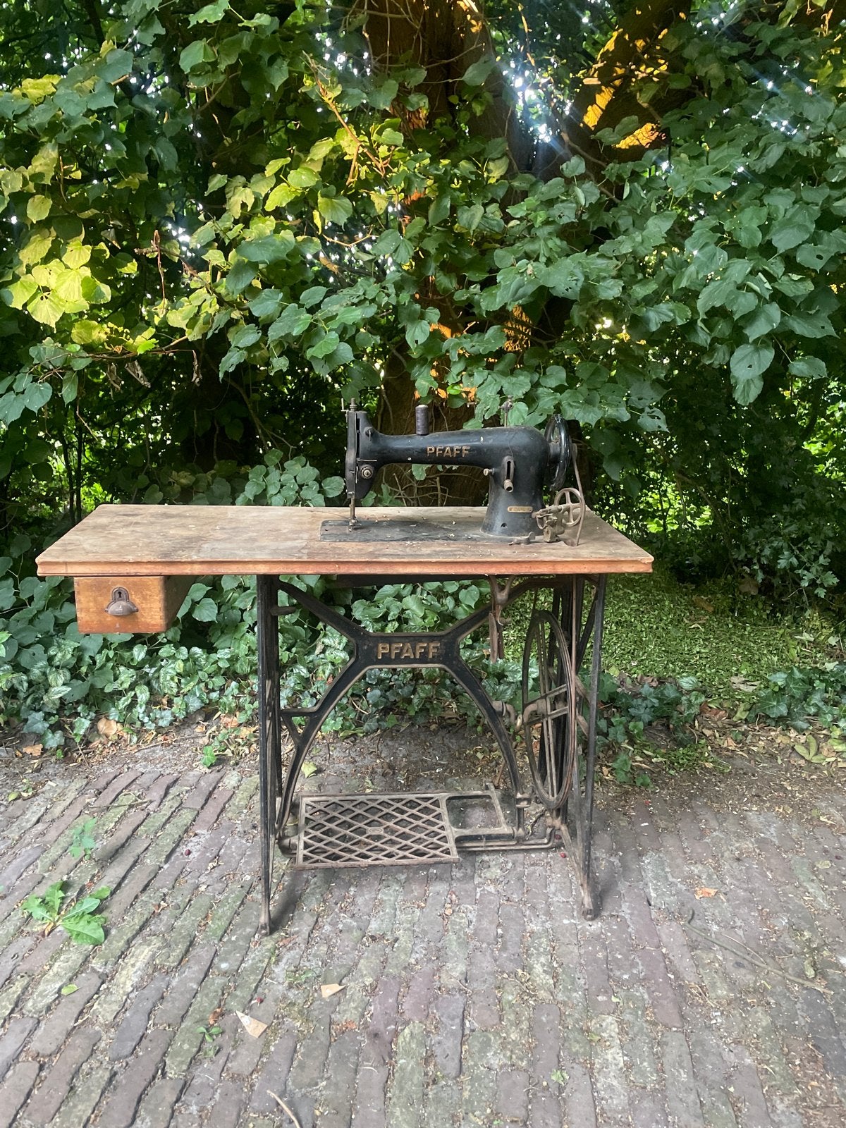 Antieke PFAFF Naaimachine met Houten Tafelblad, Ophalen