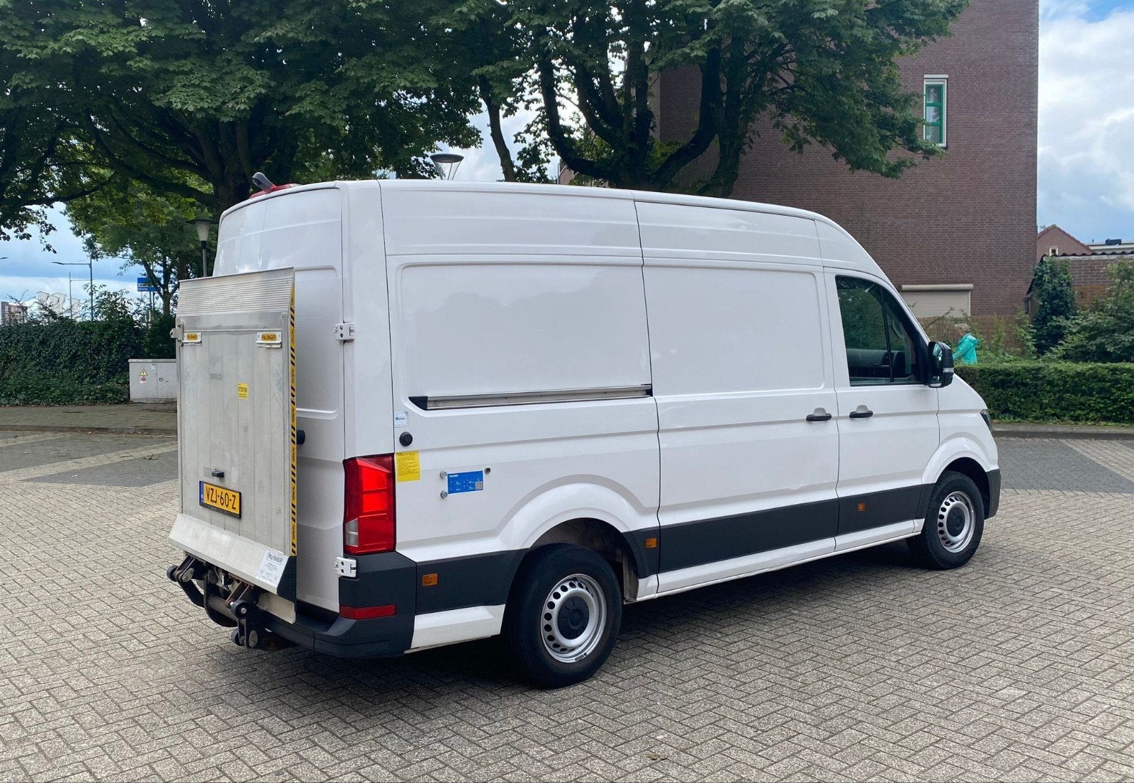 TE HUUR Volkswagen Crafter 2019 + LAADKLEP!, Verhuiswagen of Bestelauto