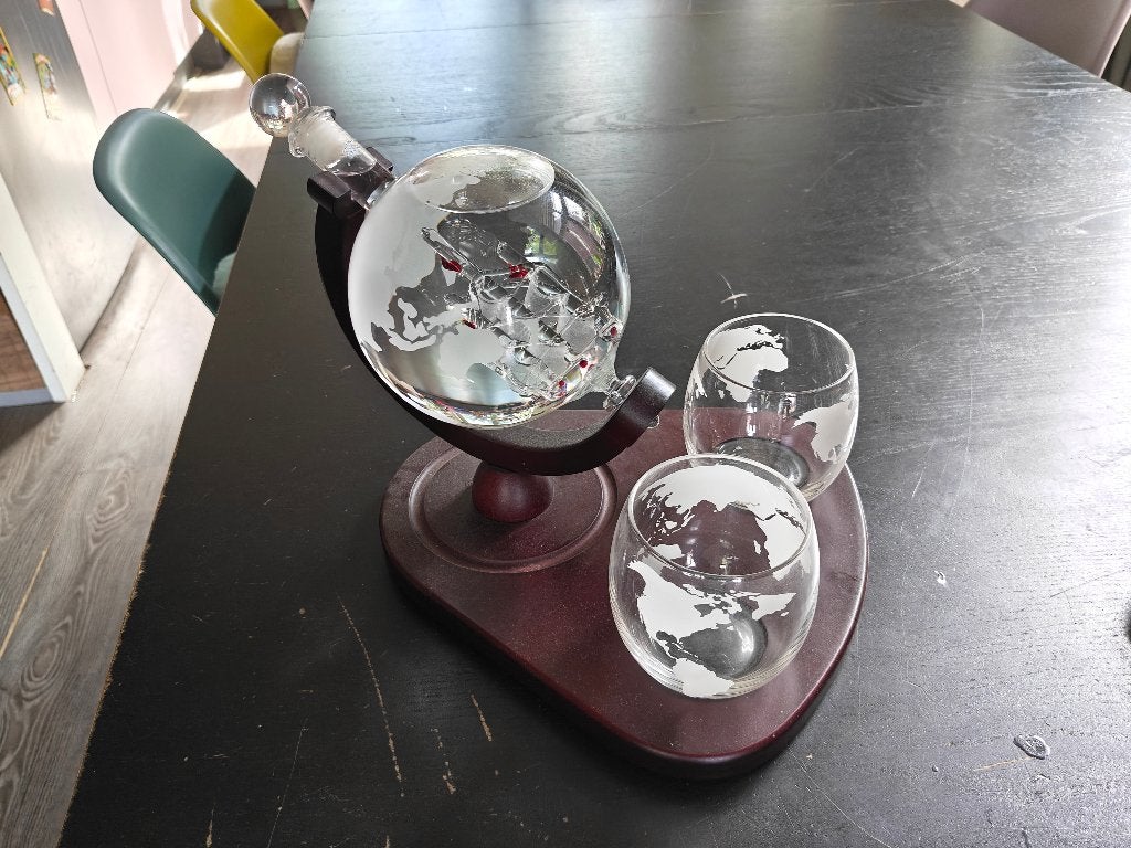 Glazen karaf met wereldbol design en 2 glazen, Ophalen of Verzenden