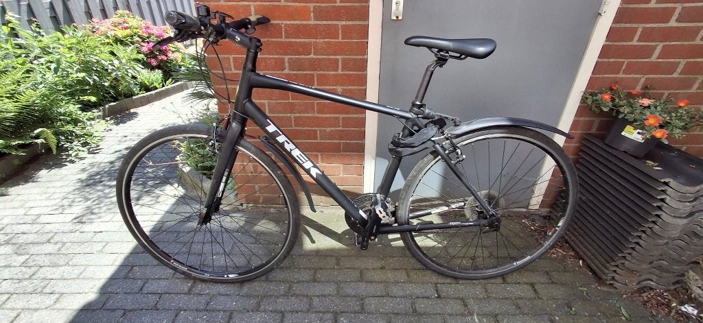 2x zwarte Trek FX-serie hybride fiets p/st. €175 samen €300, Fietsen en Brommers, Ophalen, 15 tot 20 versnellingen, Overige merken
