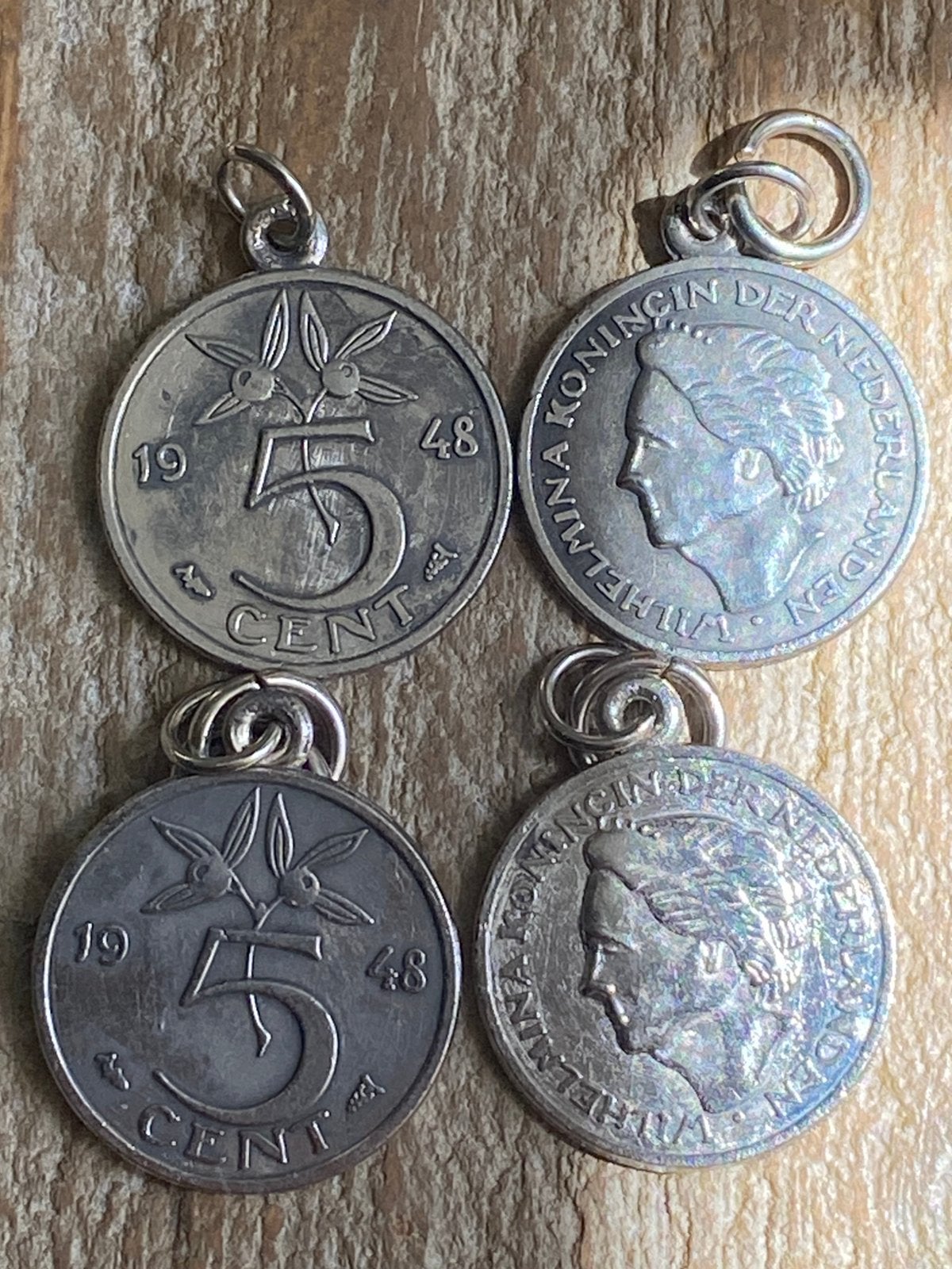 Vier munten 1948 wilhelmina hangers, Ophalen of Verzenden, Overige materialen