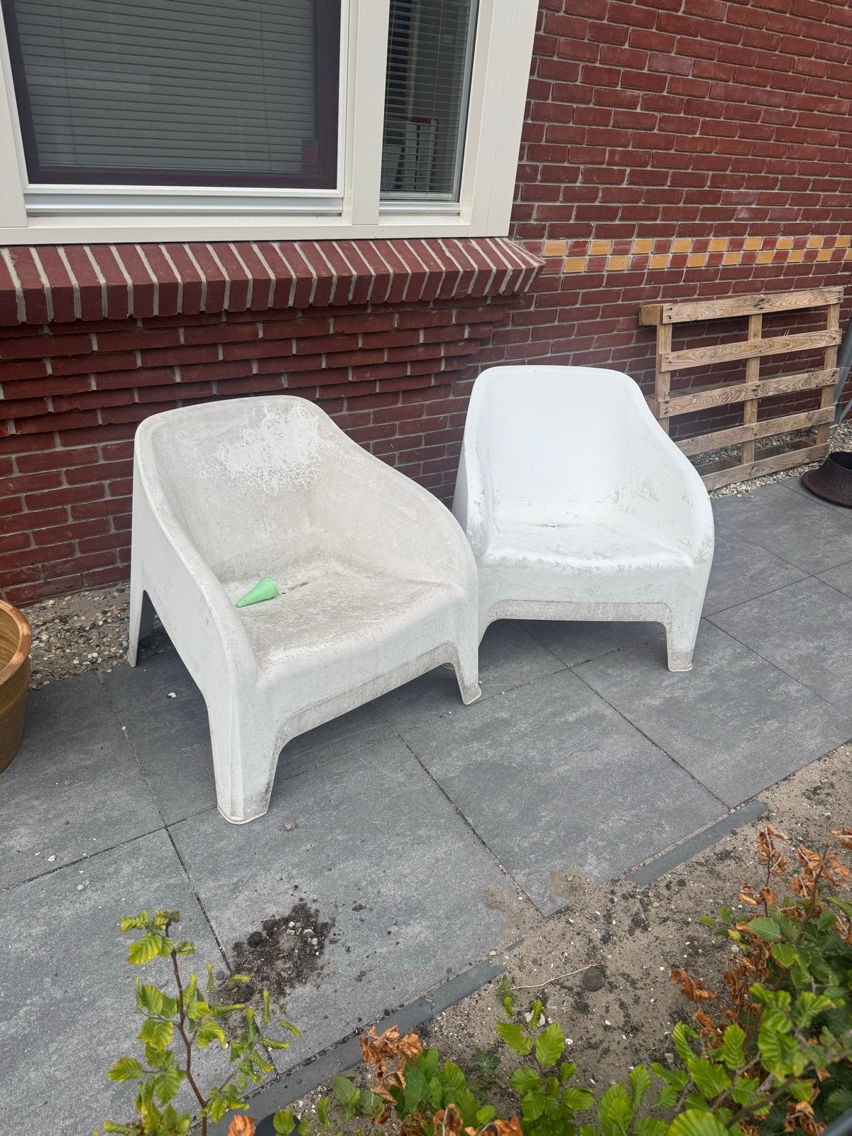 2x Gebruikte kunststof tuinstoelen, Ophalen, Gebruikt, Kunststof