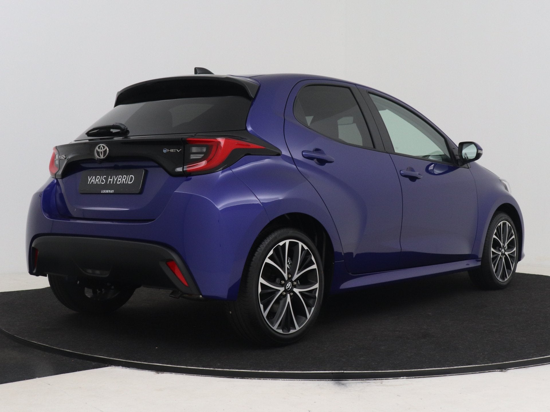 Toyota Yaris 1.5 Hybrid 115 Dynamic (bj 2026, automaat), 12 maanden, Stof, Zwart, Blauw