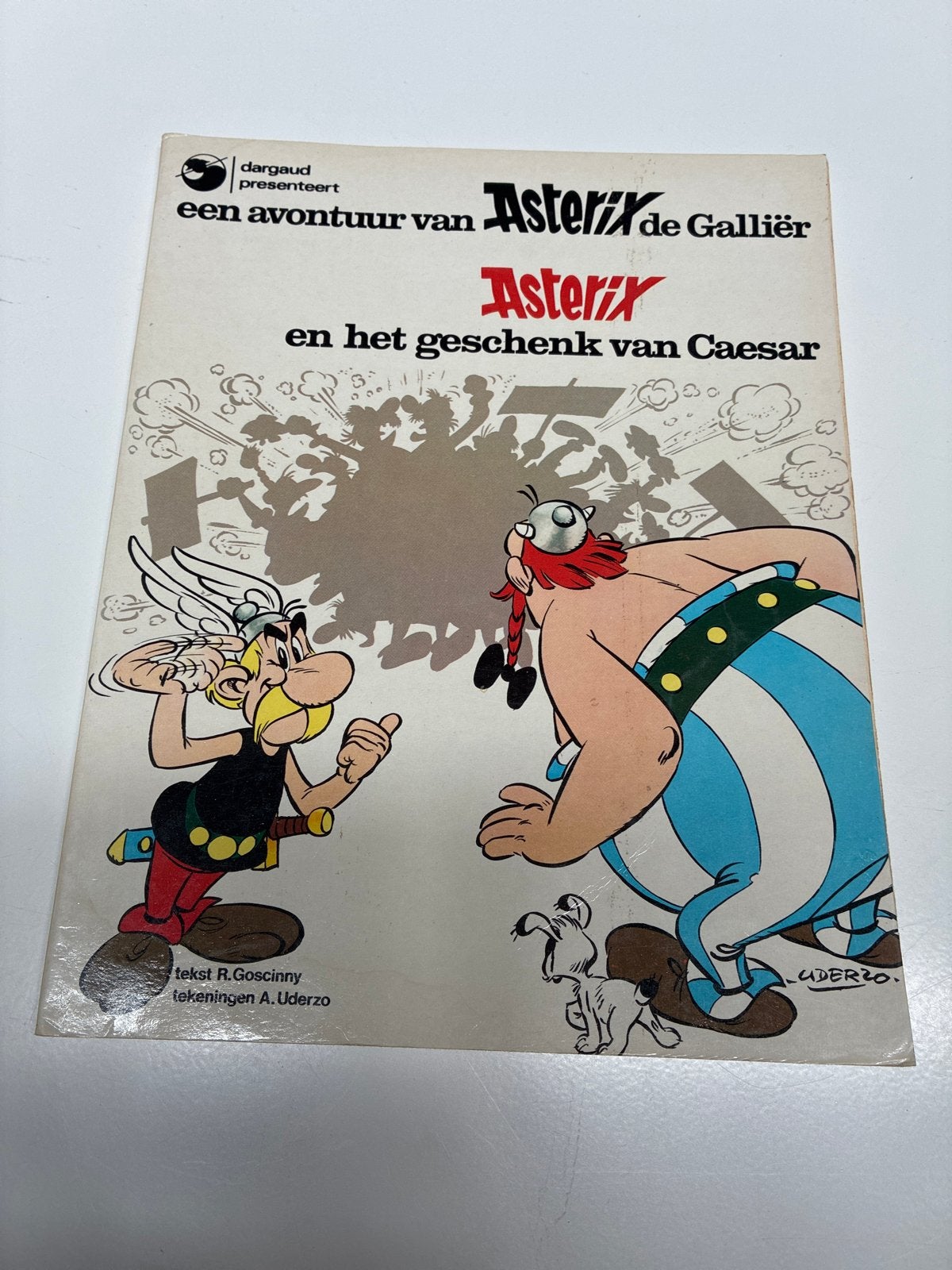 Asterix en het geschenk van Caesar - Stripboek, Eén stripboek, Ophalen of Verzenden, Gelezen