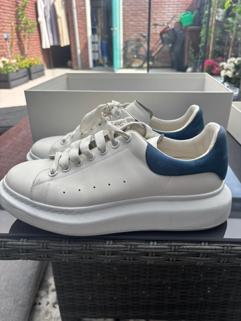 Alexander Mcqueen Suede Blauw - Maat 42, Kleding | Heren, Schoenen, Blauw, Ophalen of Verzenden, Sneakers of Gympen, Zo goed als nieuw