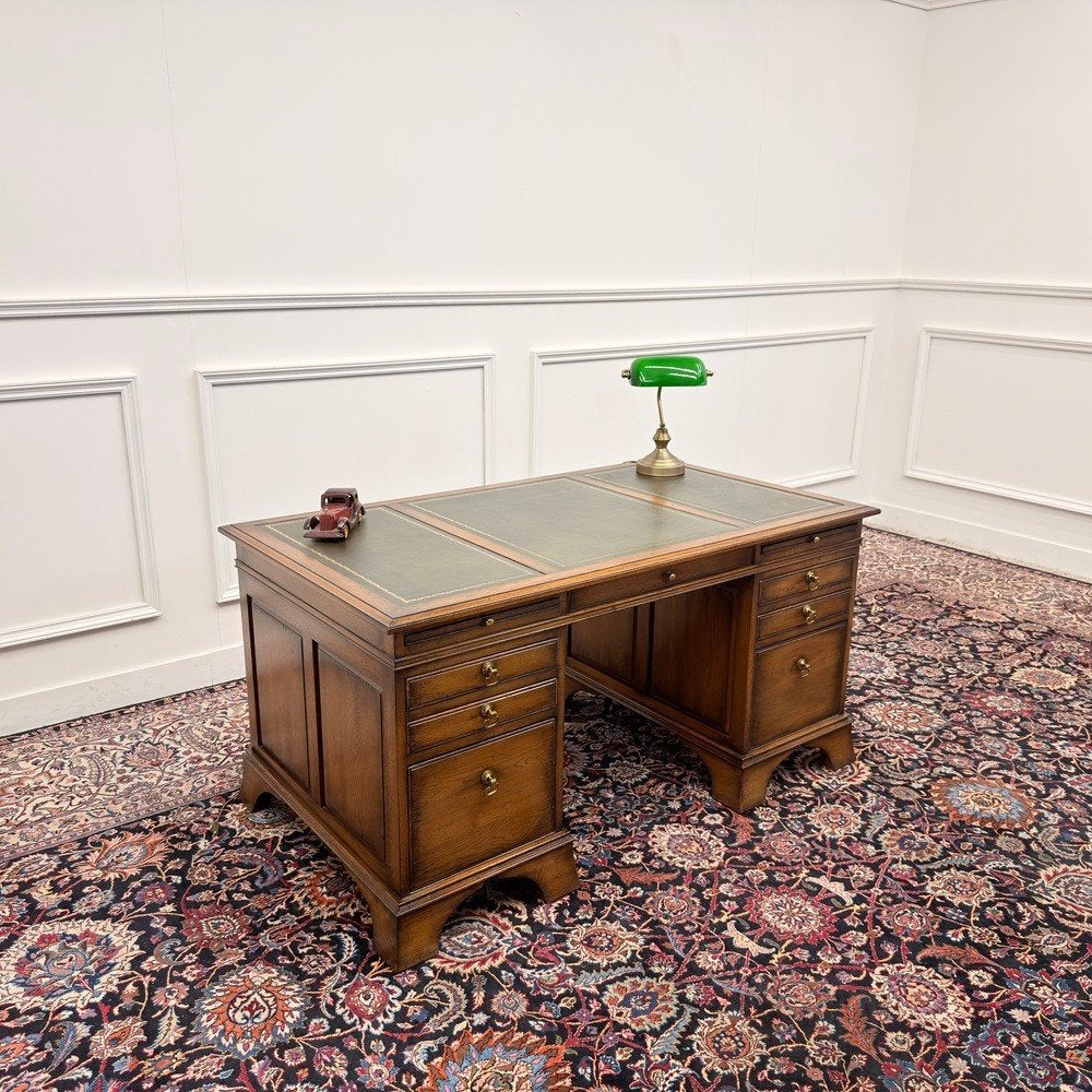 Klassiek Engels RAC Chesterfield Bureau, Antiek en Kunst, Ophalen of Verzenden
