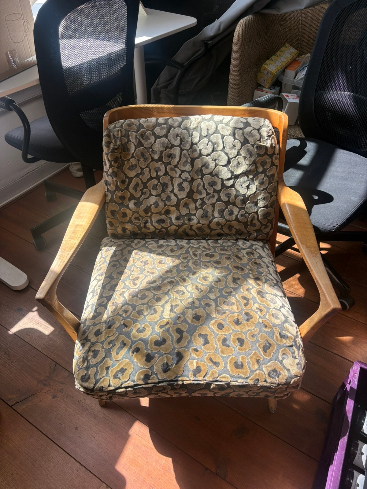 Vintage Fauteuil met Houten Frame en Stoffen Bekleding, Ophalen