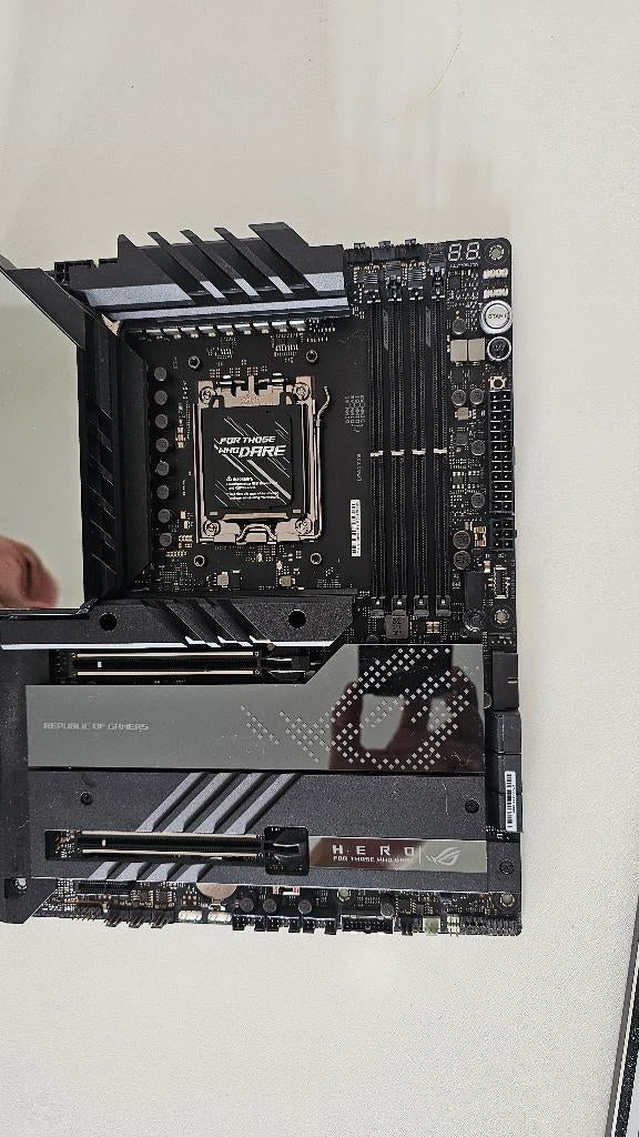 ASUS ROG Crosshair X670E Hero (AM5), Ophalen, Refurbished, ATX, DDR5