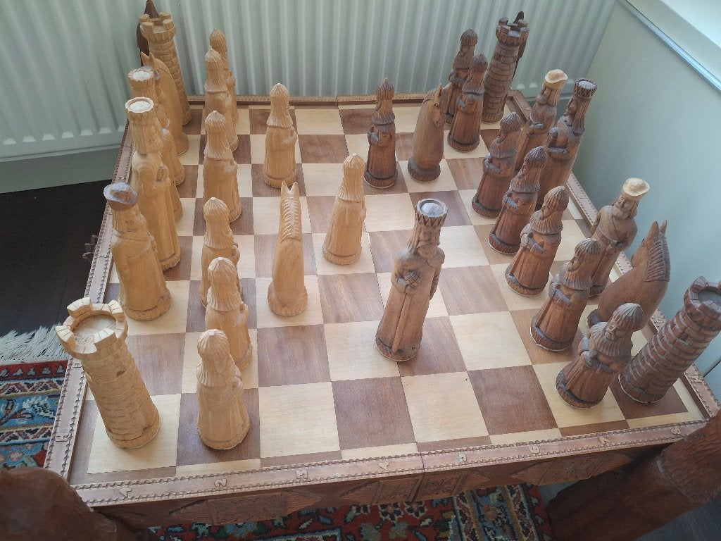 Schaakspel Geheel Houtsnijwerk, Overige onderwerpen, Houtsnijwerk, Handgemaakt, Hout