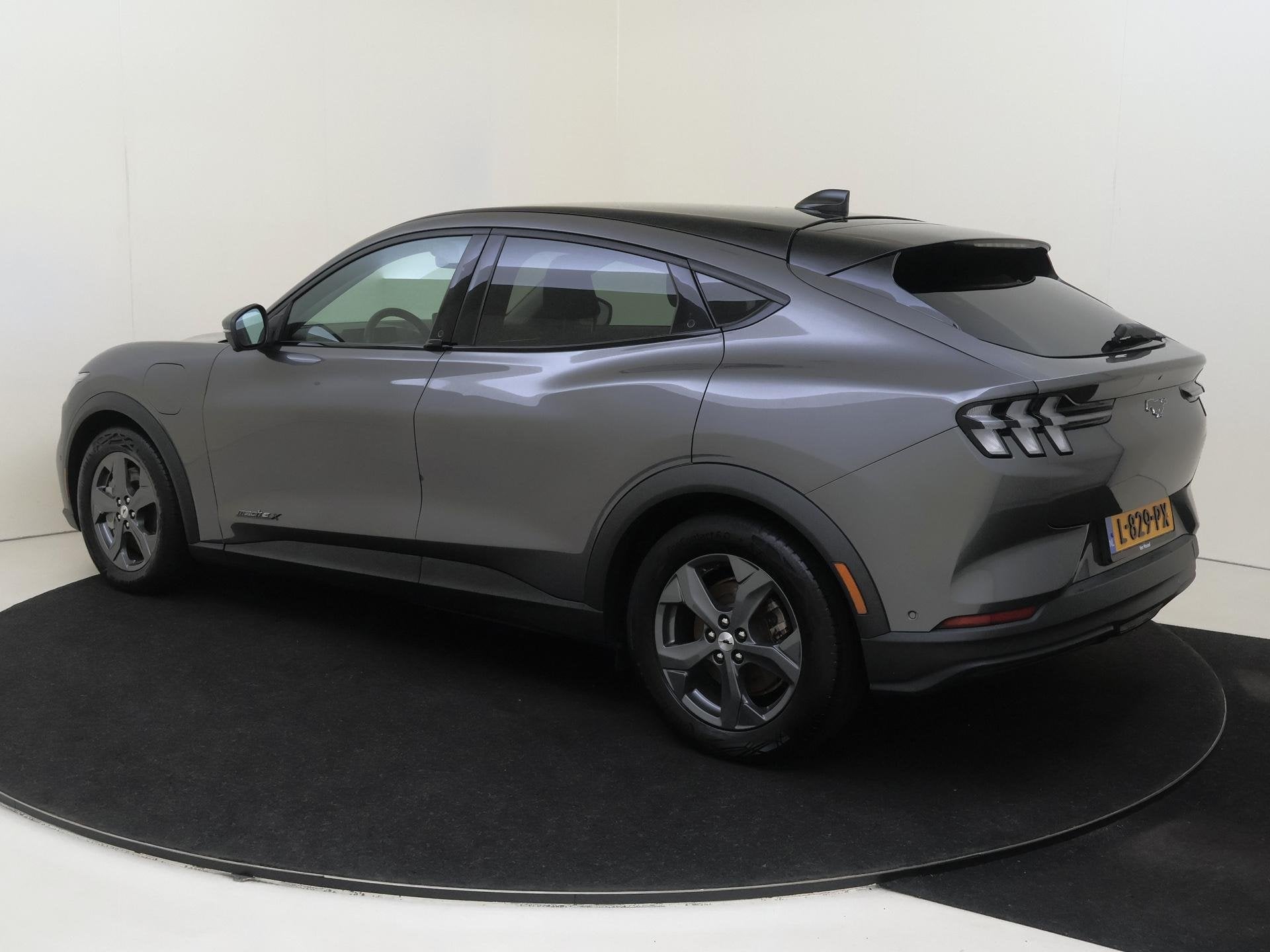 Ford Mustang Mach-E Extended RWD 98 kWh | navigatie | clima, Auto's, Gebruikt, 750 kg, 600 km, Mustang