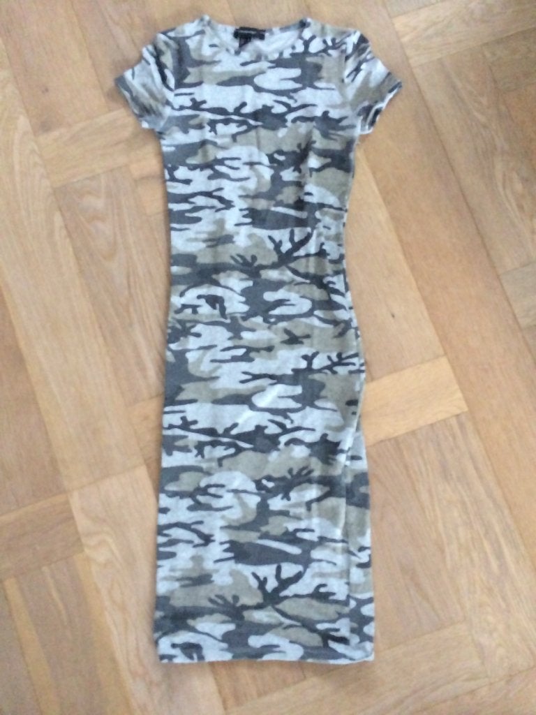 Stoere maxi dress met legerpint van Atmosphere mt 34, Kleding | Dames, Atmosphere, Ophalen of Verzenden, Zo goed als nieuw, Maat 34 (XS) of kleiner