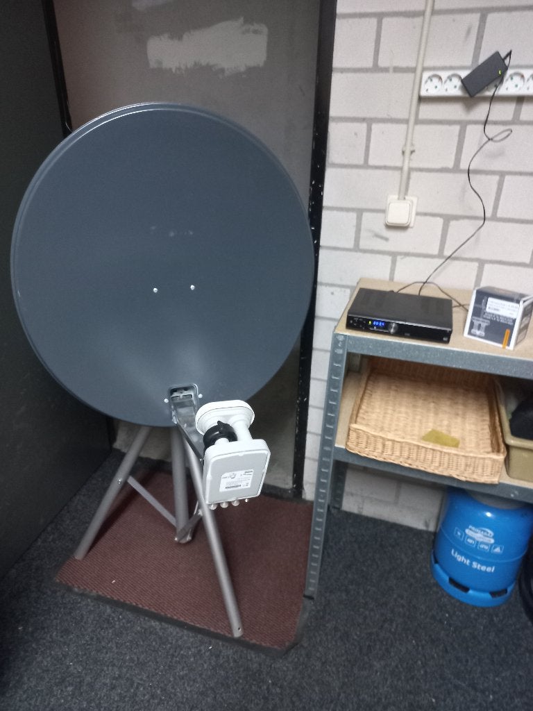 schotelantenne + statief +extra duo-lnb +kabel, Ophalen, Gebruikt