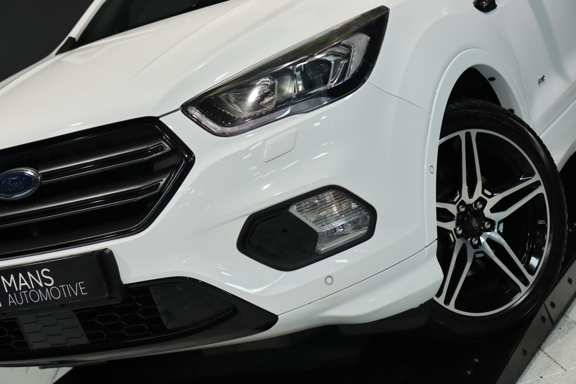 Ford Kuga 1.5 EcoBoost ST Line / PANODAK / KEYLESS / CAMERA, Automaat, Zwart, 4 cilinders, 1850 kg