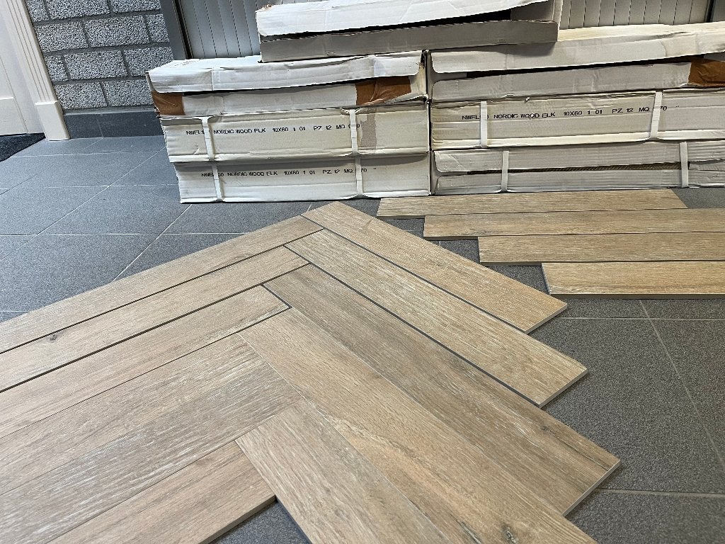 Restant Keramische Vloertegels in Houtstructuur, Ophalen, 40 tot 60 cm, Nieuw, Minder dan 5 m²