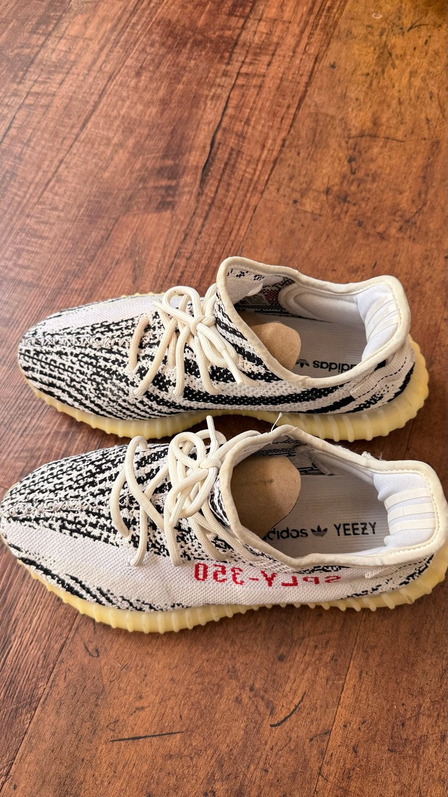 Yeezy 350 Zebra - Maat 42, Ophalen of Verzenden, Gedragen, Wit, Sneakers of Gympen
