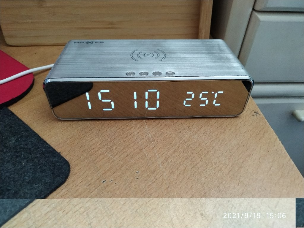 Digitale wekker met draadloos opladen, Ophalen of Verzenden, Zo goed als nieuw, Oplaadstation