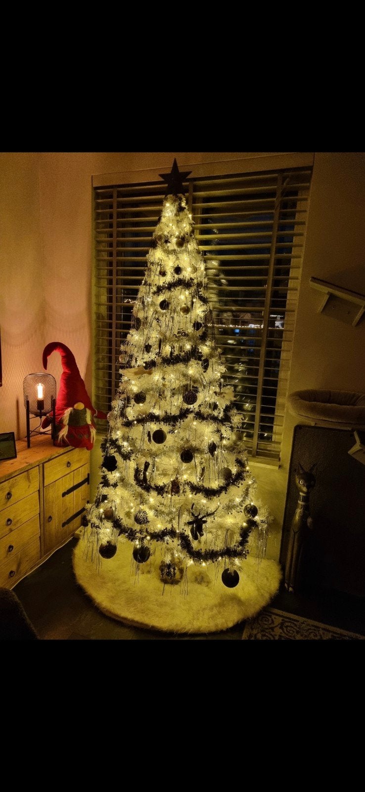 Halve witte kerstboom 210cm met lampjes en versiering, Ophalen, Zo goed als nieuw