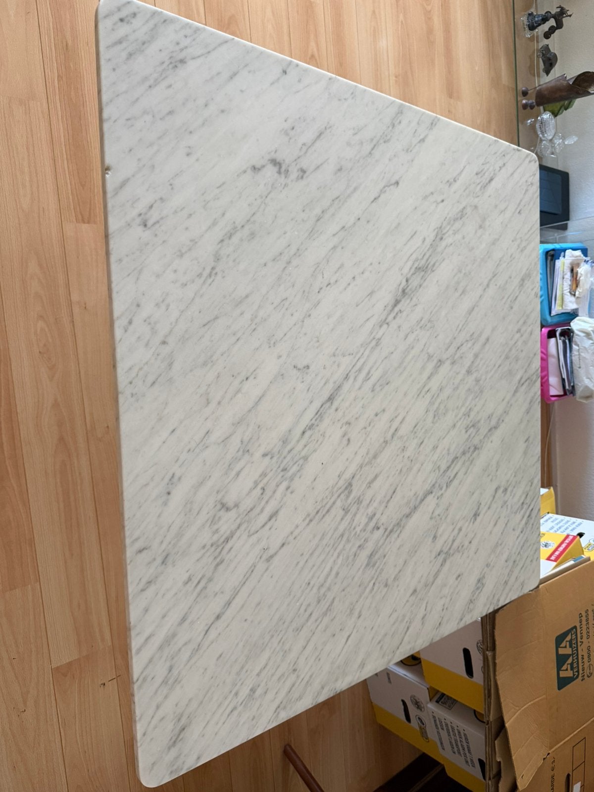 Marmeren tafel, Ophalen