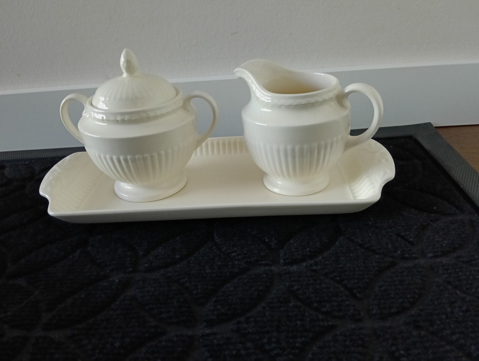 Wedgwood Etruria & Barlaston suikerpot, melkkan en dienblad, Klassiek, Overige typen, Ophalen of Verzenden, Zo goed als nieuw