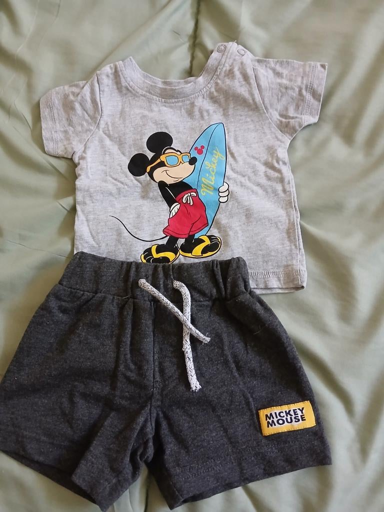 Setje en 2 korte broekjes maat 62, Kinderen en Baby's, Babykleding | Maat 62, Ophalen of Verzenden, Zo goed als nieuw, Jongetje