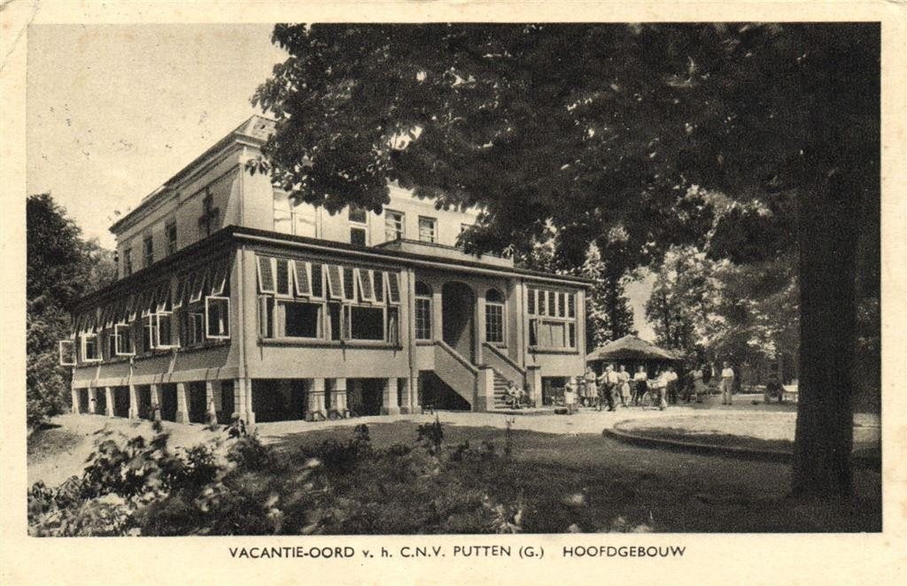 Vacantie-Oord v.h. C.N.V. Putten [G.] Hoofdgebouw - volk - 1, Ophalen of Verzenden, 1940 tot 1960, Gelopen, Gelderland