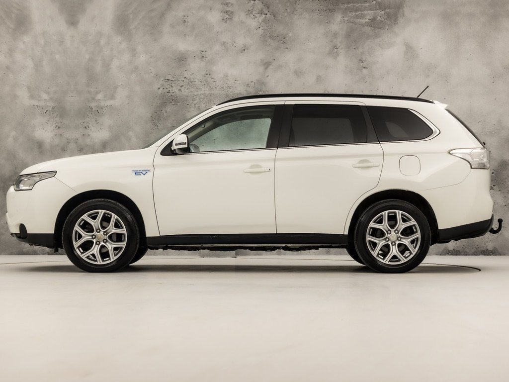 Mitsubishi Outlander 2.0 PHEV Deluxe 203Pk Automaat (SCHUIFD, Auto's, Mitsubishi, Automaat, Zwart, 4 cilinders, Wit