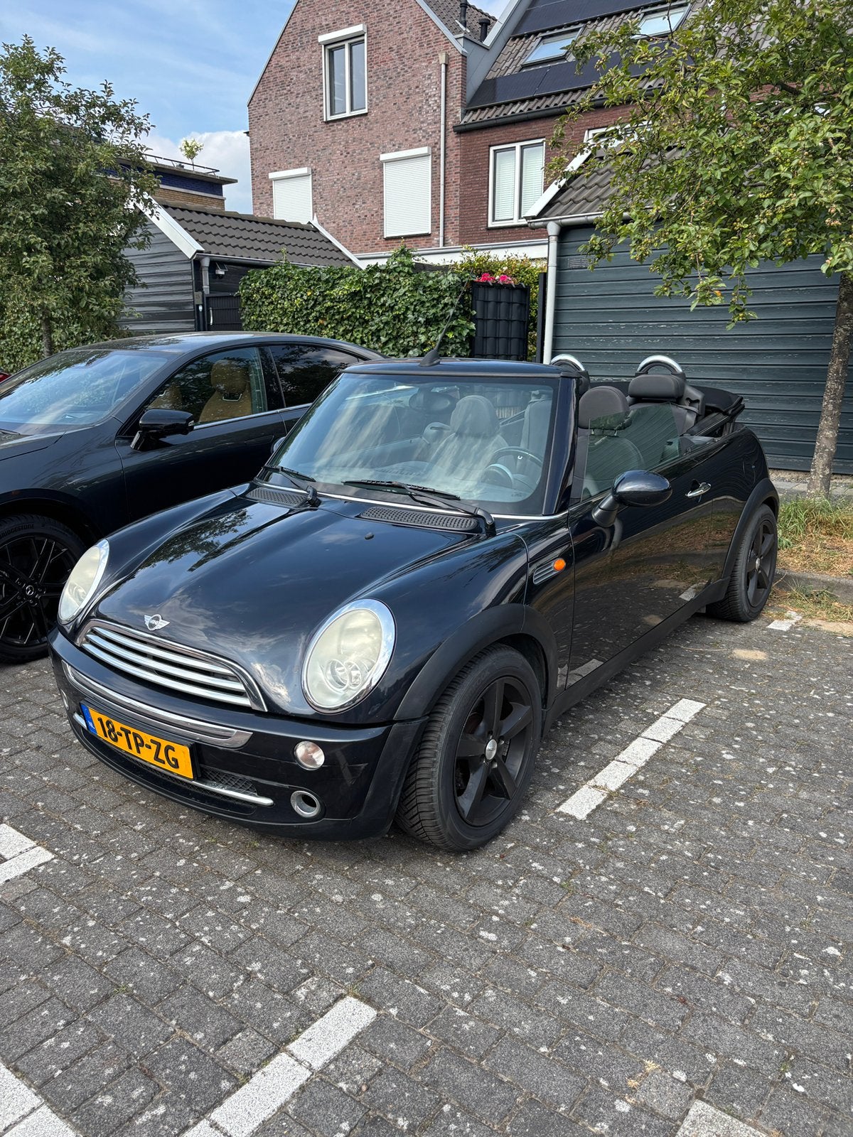 Mini 1.6 16V Cooper Cabrio 2007 Zwart, Auto's, Voorwielaandrijving, 4 cilinders, Cabriolet, 4 stoelen