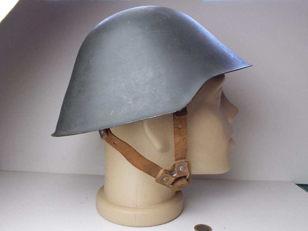 Vintage DDR MILITAIRE HELM (OOST DUITSLAND.), Ophalen of Verzenden, Landmacht, Duitsland, Helm of Baret