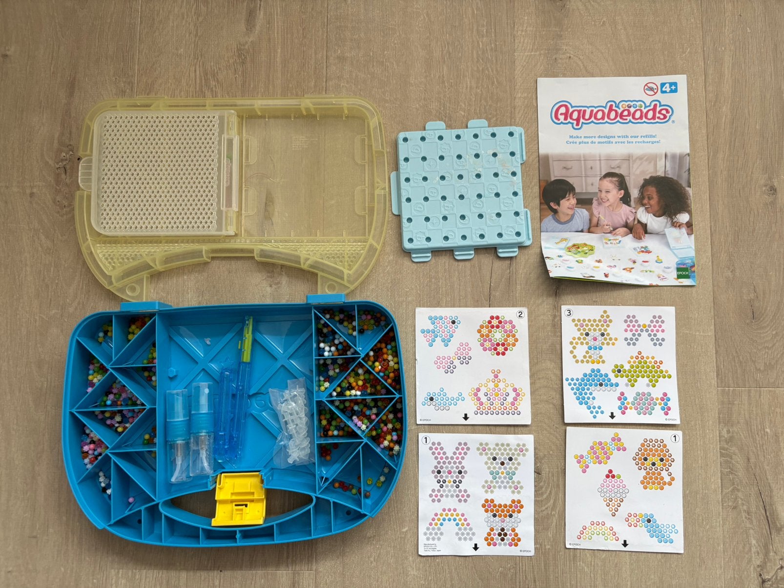 Aquabeads knutselset met veel kralen en voorbeelden, Ophalen of Verzenden, Gebruikt, Knutselen