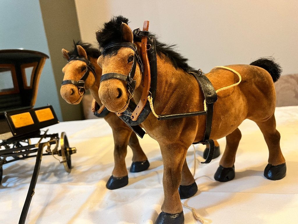 2 Modelpaarden met koets, Ophalen of Verzenden, Zo goed als nieuw