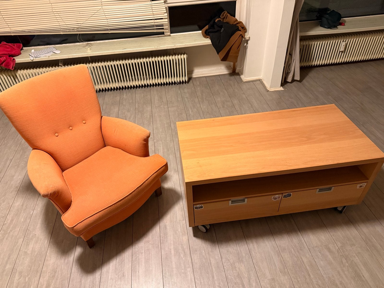 GRATIS: Sofa en TV-meubel - Ophalen voor 30 sept!, Gebruikt, 100 tot 150 cm, Ophalen of Verzenden, Overige houtsoorten