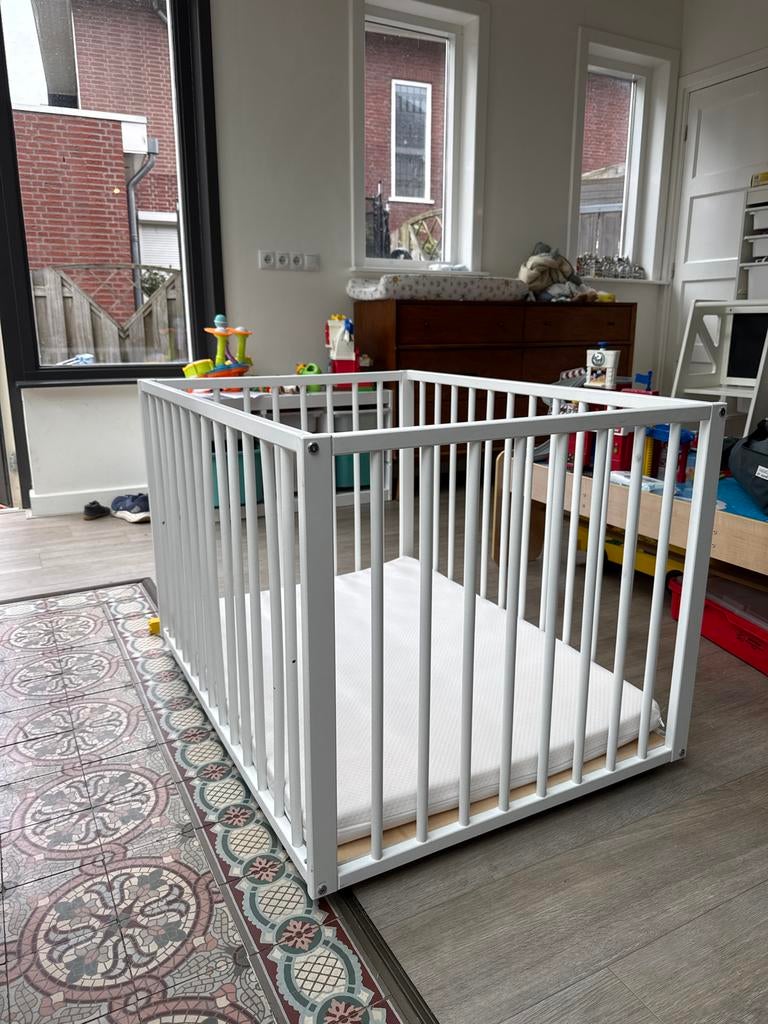 Witte vierkante box met matras, Kinderen en Baby's, Boxen, Ophalen, Gebruikt, Vierkant