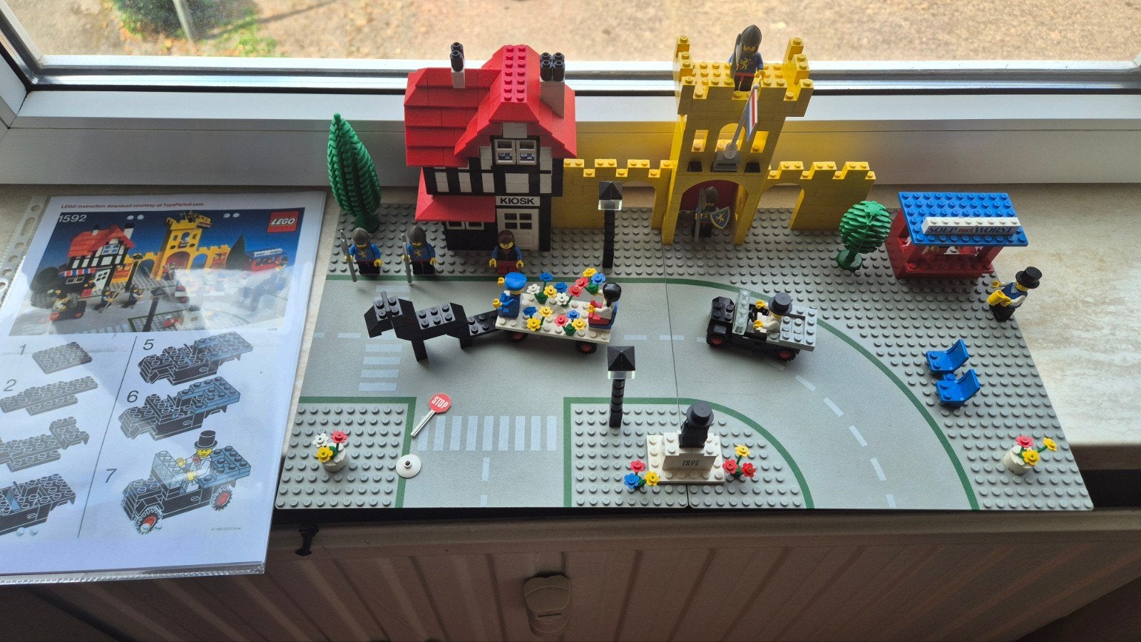 1592 legoland Town square - castle scene (nl variant 1983), Gebruikt, Lego, Ophalen of Verzenden, Complete set