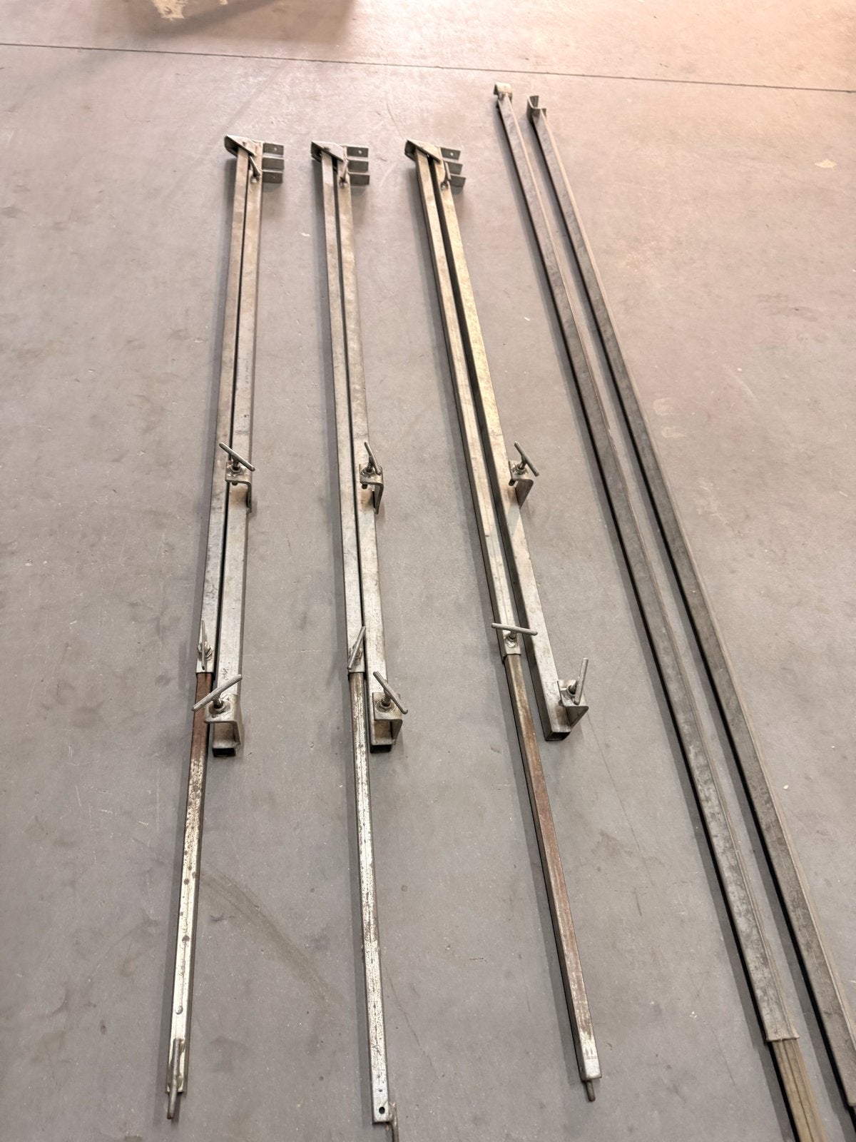 Set van 3 staanders en 2 liggers, uitbouw 8 mtr marktkraam, Ophalen, Gebruikt
