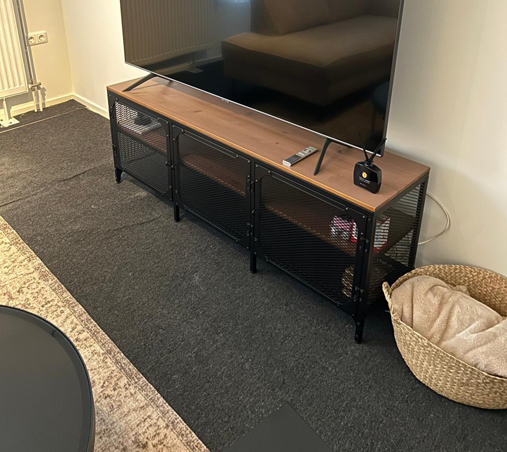 Tv meubel, Overige houtsoorten, Ophalen of Verzenden, Zo goed als nieuw, 150 tot 200 cm