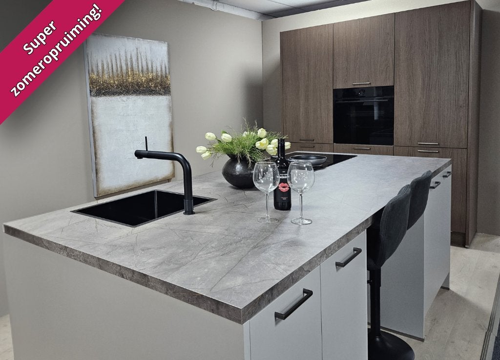 Showroomkeuken  Keukeneiland en kastenwand met Quooker, Huis en Inrichting, Overige kleuren, Overige typen, Nieuw, Kunststof