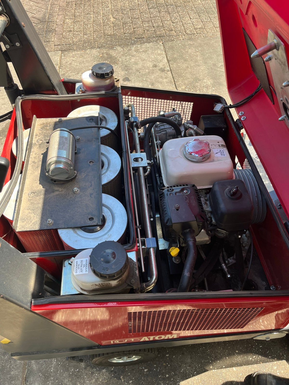 Veegmachine Atom 101 met opvangbak en Honda motor, Ophalen, Gebruikt