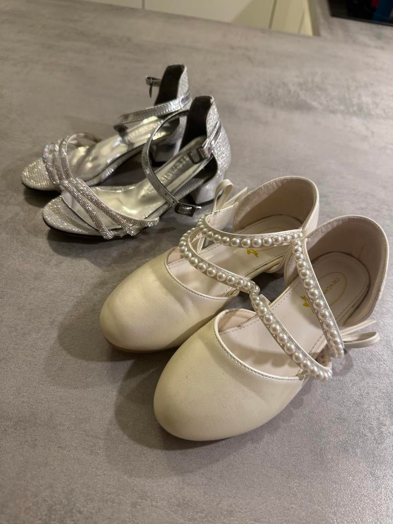 Feestelijke schoenen: zilveren sandalen en crèmekleurige sch, Ophalen of Verzenden, Zo goed als nieuw, Meisje