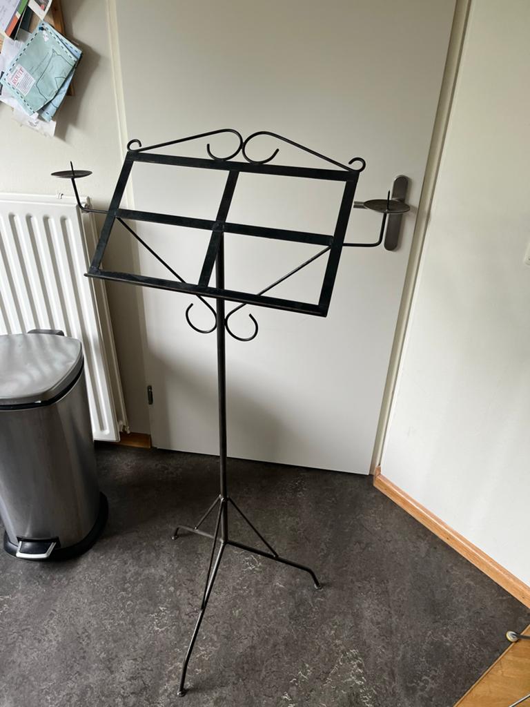 Muziekstandaard van metaal met kaarshouders, Ophalen of Verzenden, Zo goed als nieuw, Muziekstandaard, Overige instrumenten