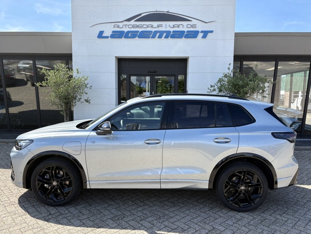 Volkswagen Tiguan 1.5 TSI eHybrid R-Line Vol! | Nieuw!, Automaat, Zwart, 4 cilinders, 150 pk