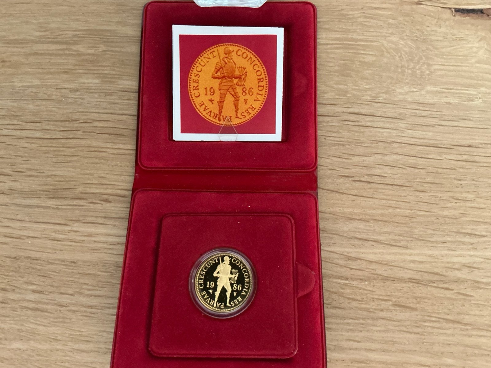Gouden enkele dukaat van1986 proof in originele verpakking, Postzegels en Munten, Munten | Nederland, Verzenden, Goud