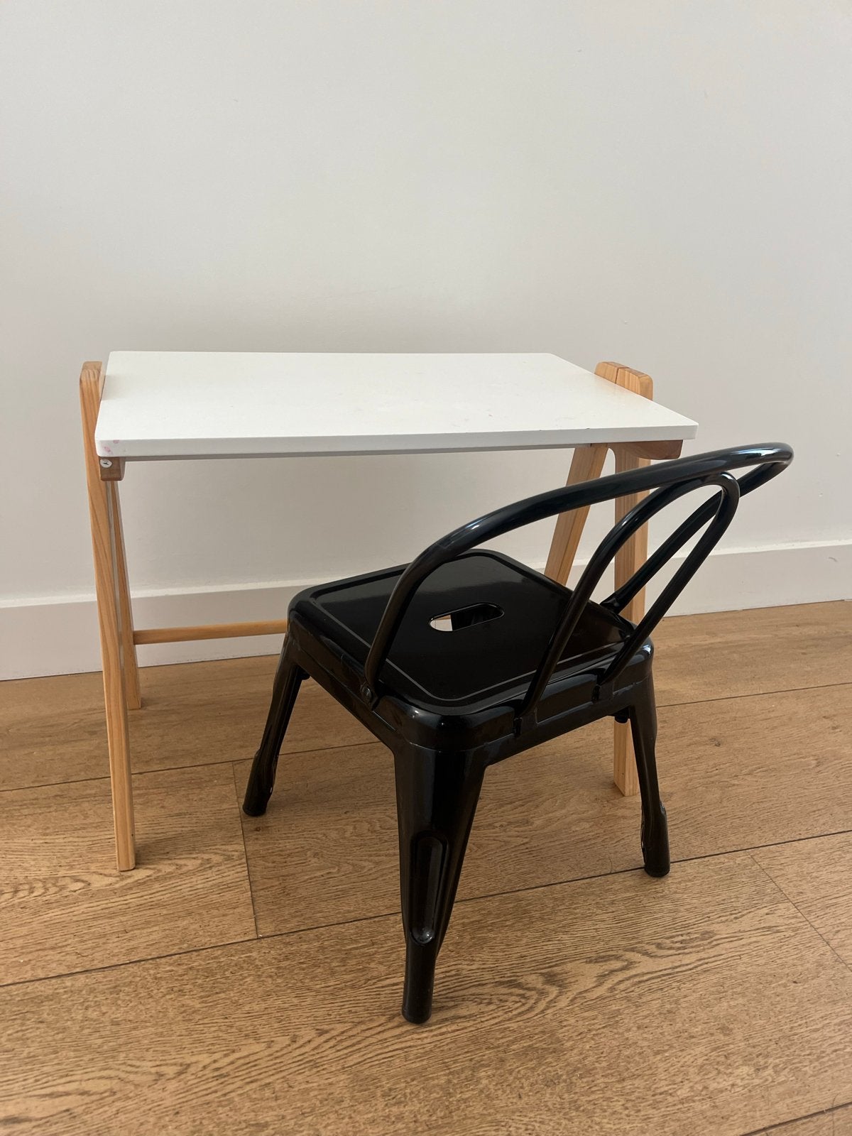 Peuter kleuter bureau met stoel - Wit/Hout & Zwart, Kinderen en Baby's, Kinderkamer | Tafels en Stoelen, Gebruikt, Tafel(s) en Stoel(en)