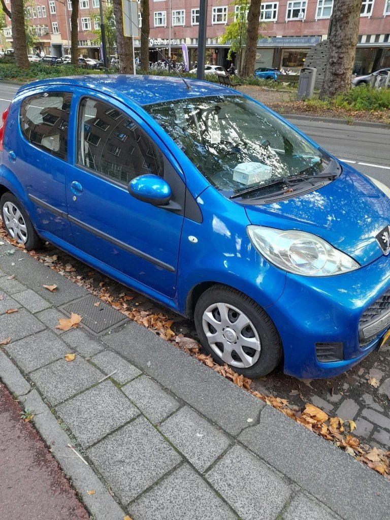 Peugeot 107 1.0 12V 5DR 2011 - APK sinds juni 2026!, Auto's, Voorwielaandrijving, Stof, Zwart, 68 pk