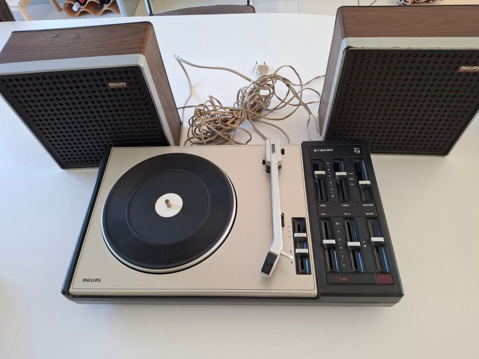 Philips 714 Platenspeler met speakers, Ophalen of Verzenden, Gebruikt, Platenspeler, Philips